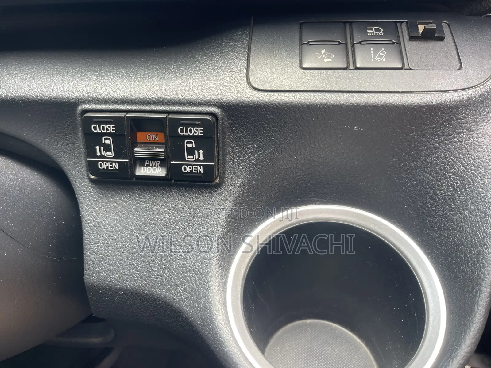 Toyota Sienta 2018 Brown