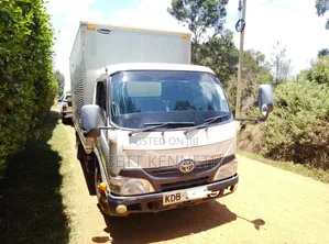 Toyota Dyna 2013 White
