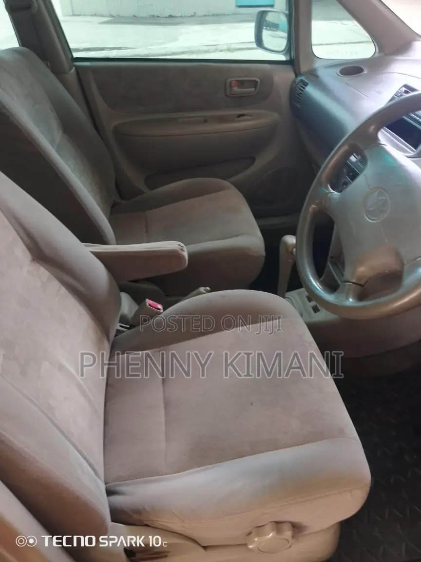 Toyota Corolla Spacio 2000 Silver