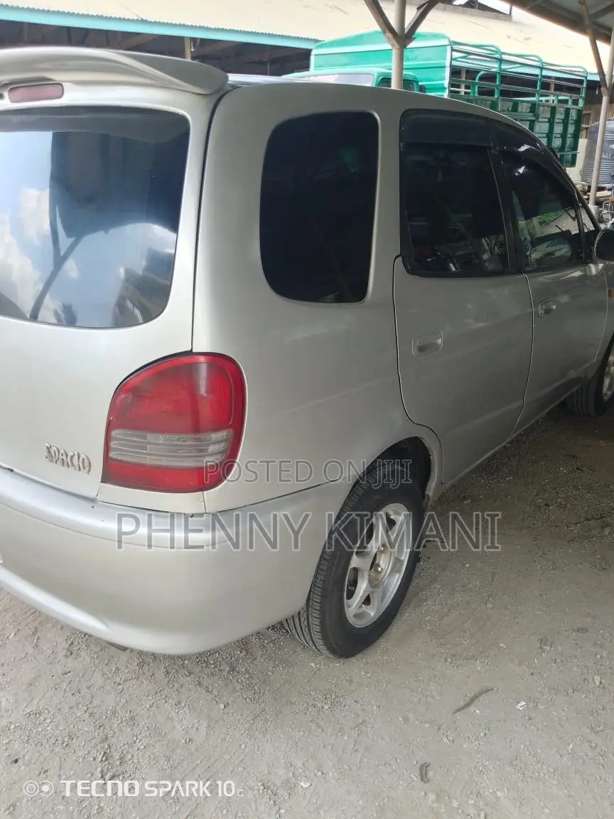 Toyota Corolla Spacio 2000 Silver