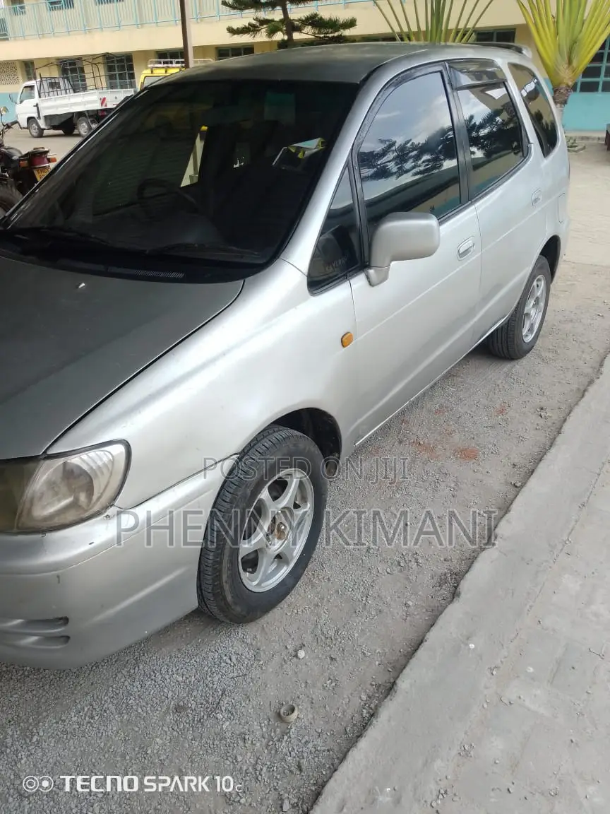 Toyota Corolla Spacio 2000 Silver