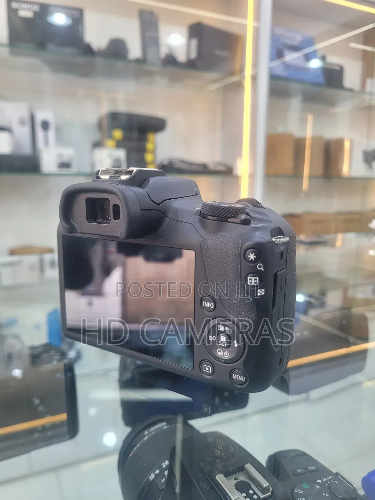 Canon Eos R100