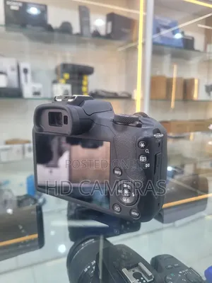 Canon Eos R100