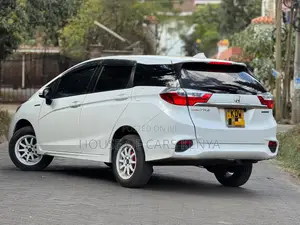 Honda Fit Shuttle 2018 White
