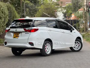 Honda Fit Shuttle 2018 White