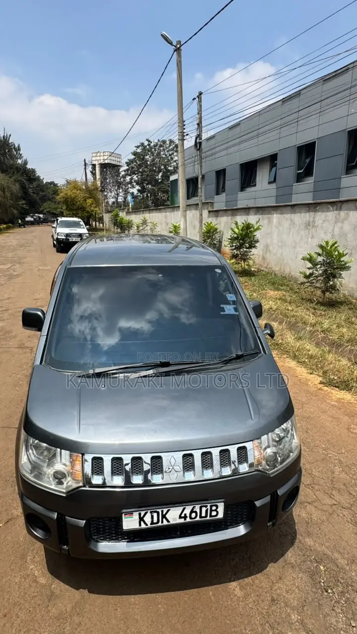 Mitsubishi Delica 2015 Gray