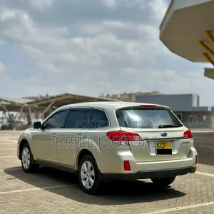 Subaru Outback 2010 Gold