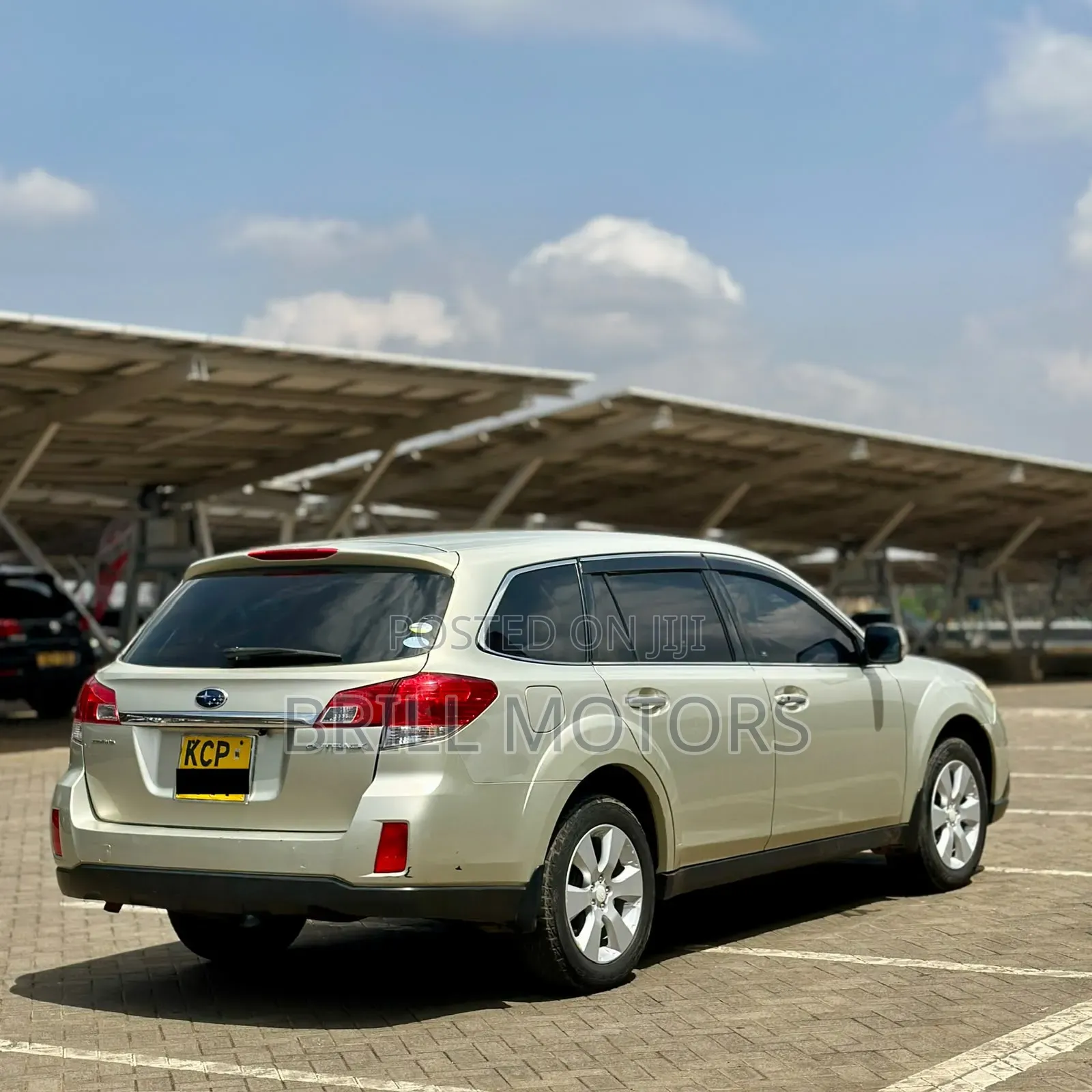 Subaru Outback 2010 Gold