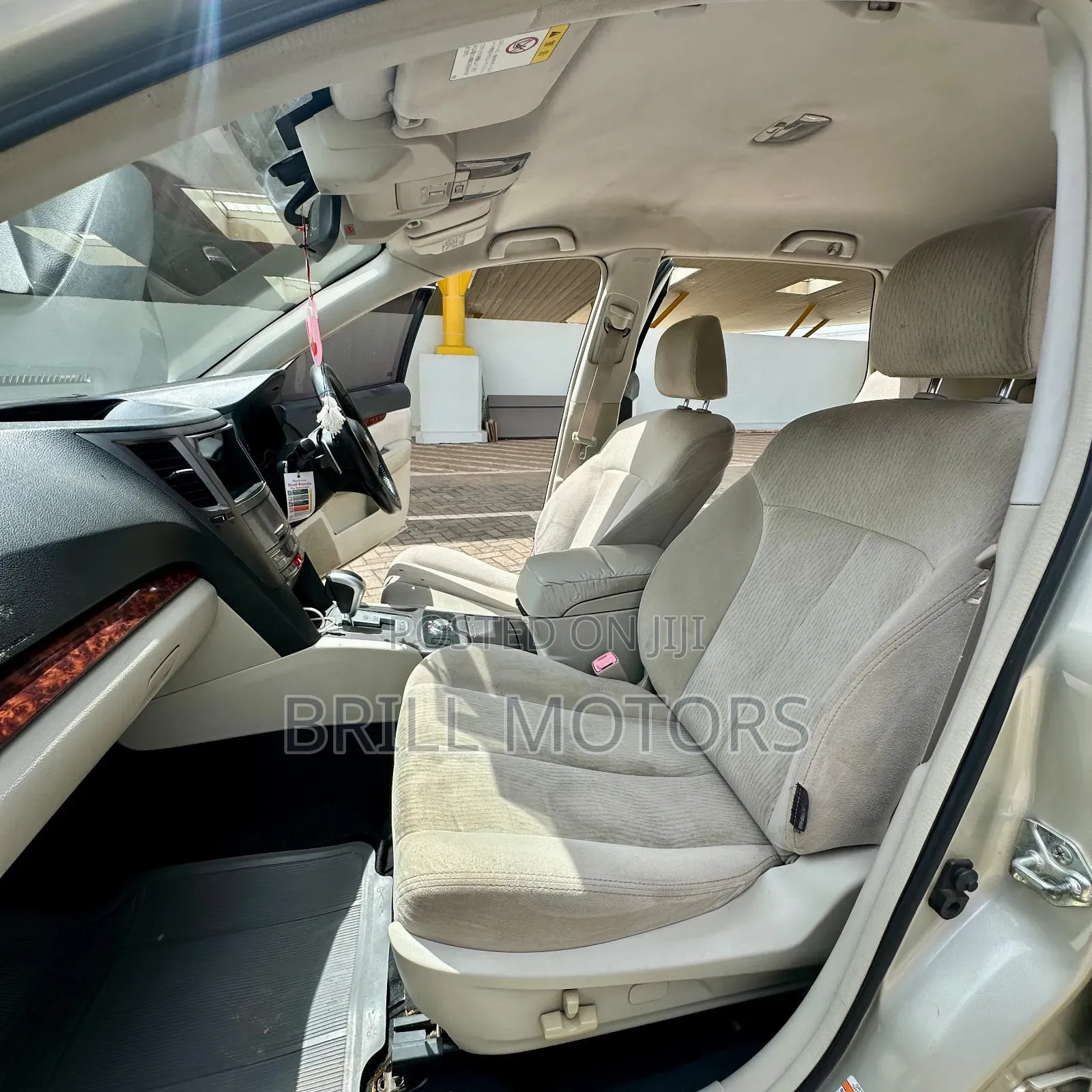 Subaru Outback 2010 Gold