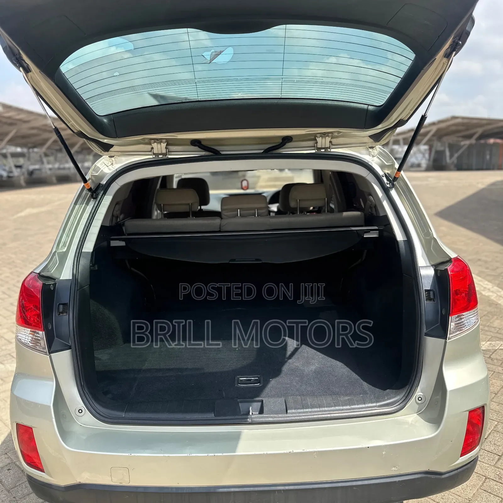 Subaru Outback 2010 Gold