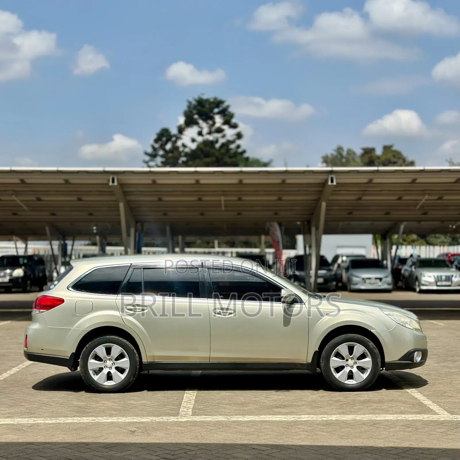 Subaru Outback 2010 Gold