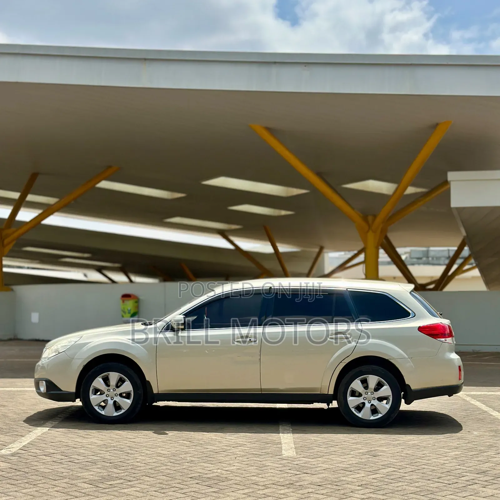 Subaru Outback 2010 Gold