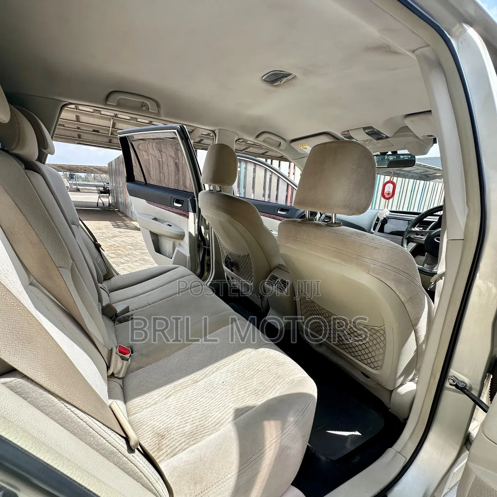 Subaru Outback 2010 Gold