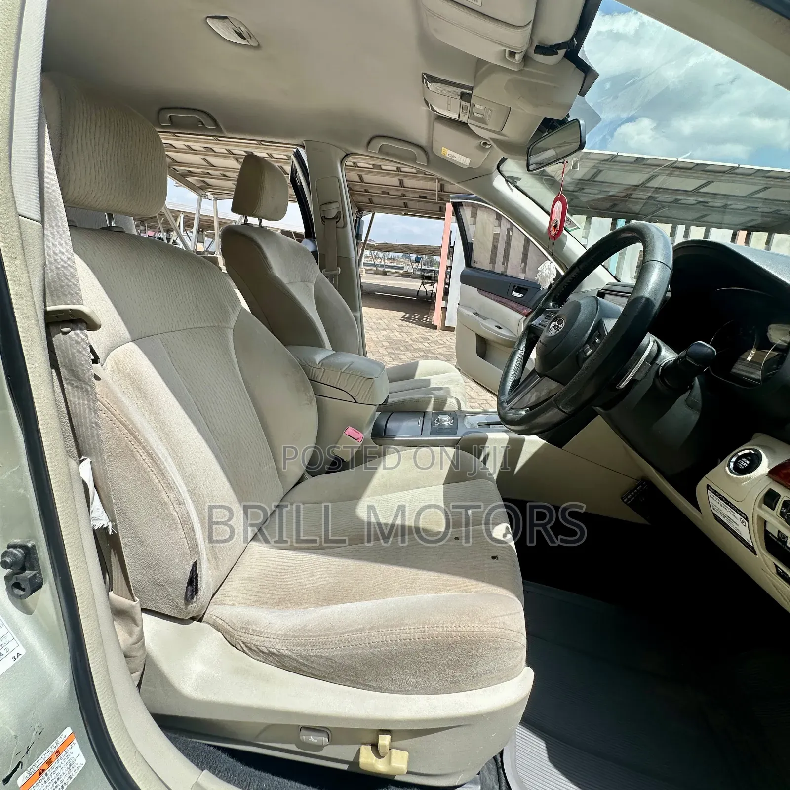 Subaru Outback 2010 Gold