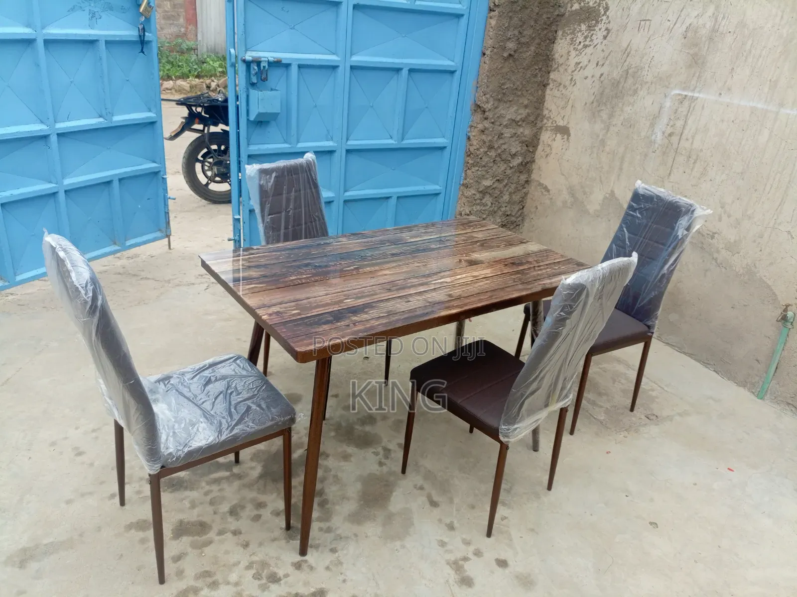 4 Seater Modern Dining Table
