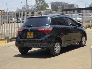 Toyota Vitz 2018 Burgundy