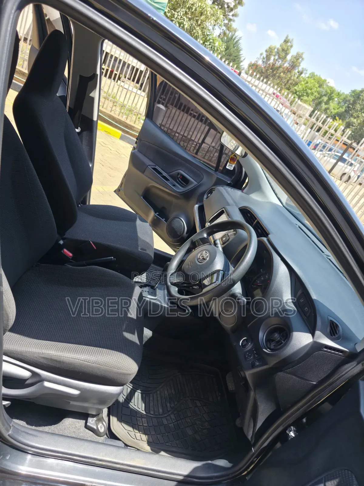 Toyota Vitz 2018 Burgundy
