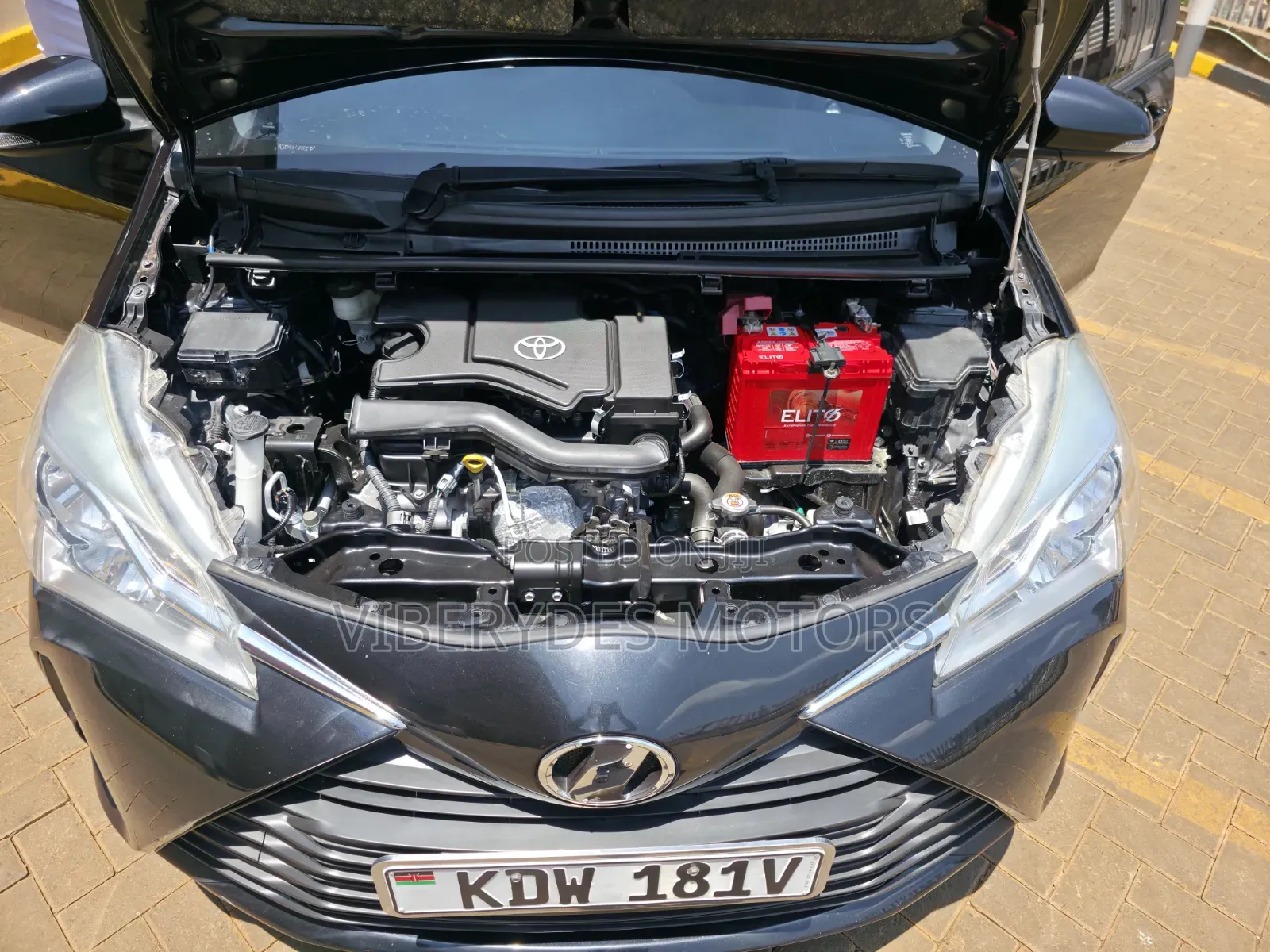 Toyota Vitz 2018 Burgundy