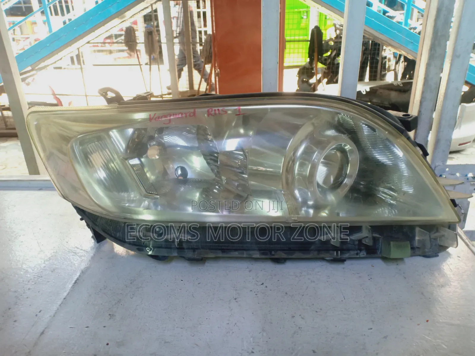 Toyota Vanguard 2012 Headlight