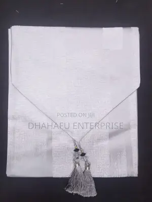 35x210cm Jacquard Table Runner – Luxury Light Grey With Tassels