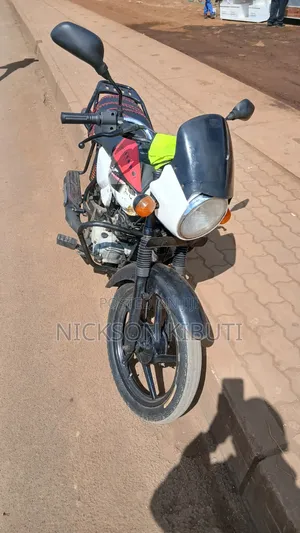 Bajaj Boxer 150 UG 2020 White