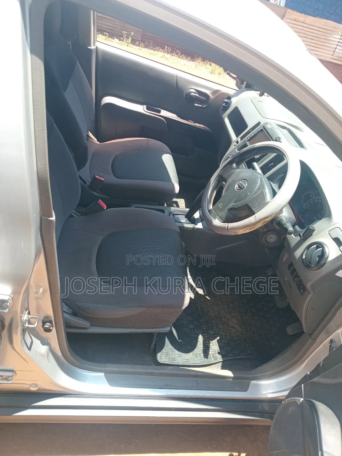 Nissan Advan 2010 Silver
