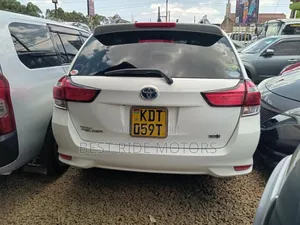 Toyota Corolla Fielder 1.5 Hybrid FWD 2017 White