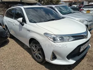 Toyota Corolla Fielder 1.5 Hybrid FWD 2017 White