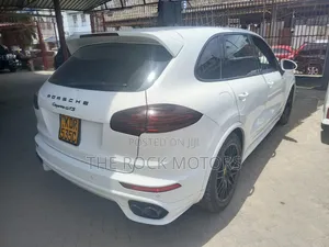 Porsche Cayenne 2017 White