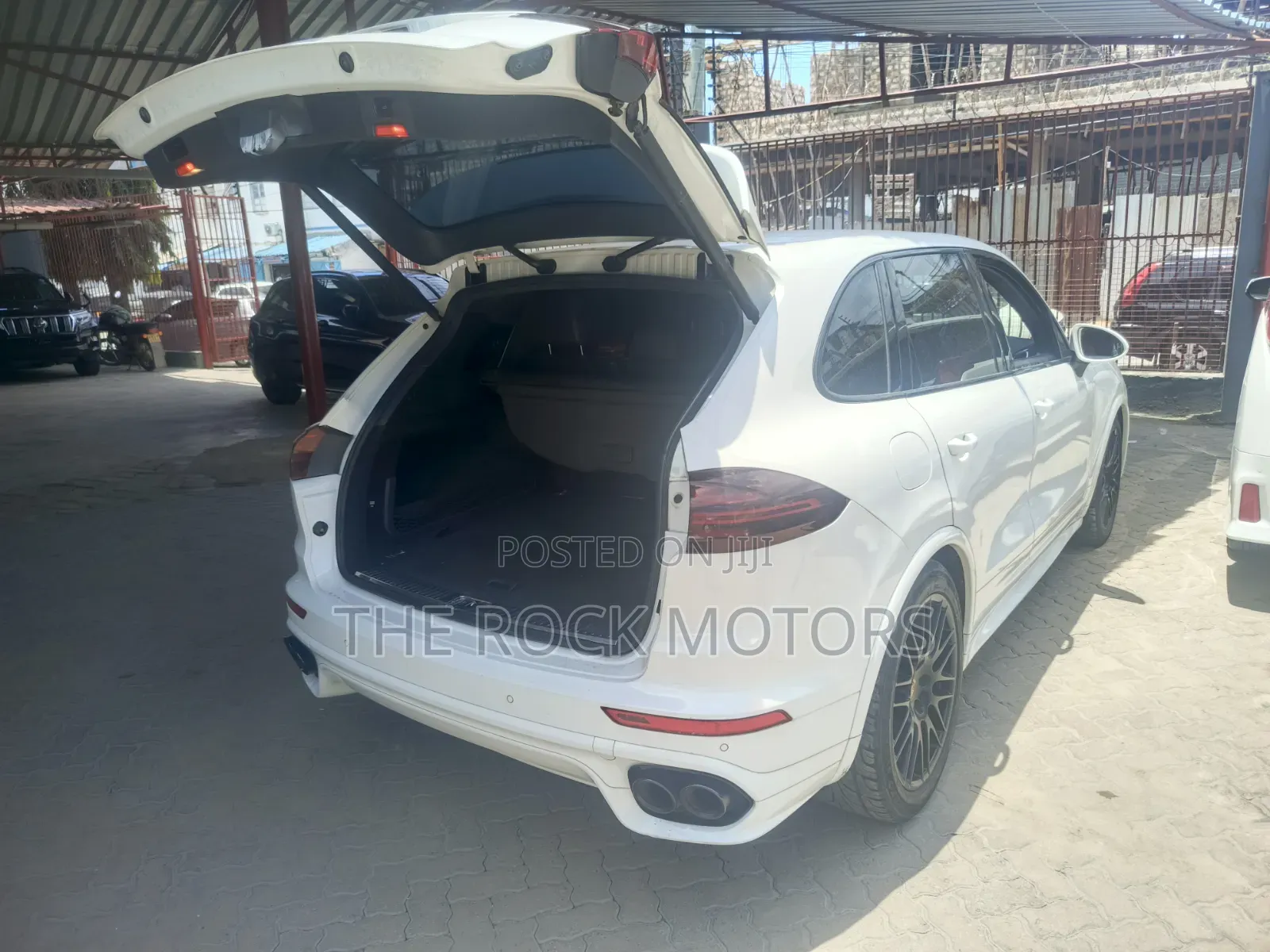 Porsche Cayenne 2017 White