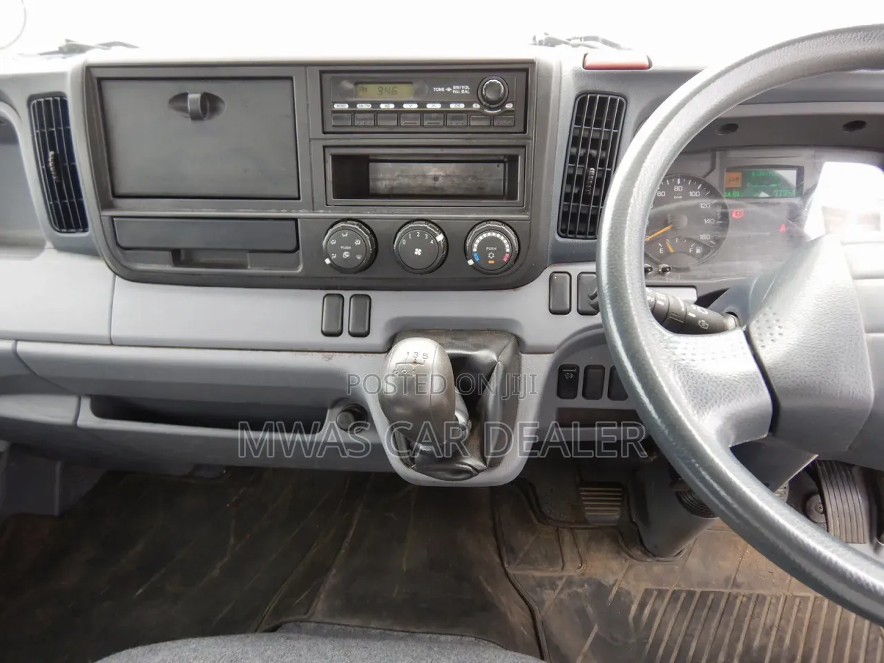 Selling Mitsubishi Canter 2014 to Be Registered to New Number Plate