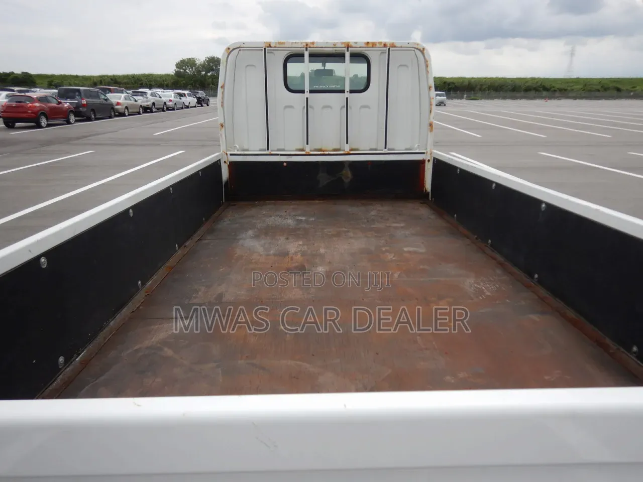 Selling Mitsubishi Canter 2014 to Be Registered to New Number Plate