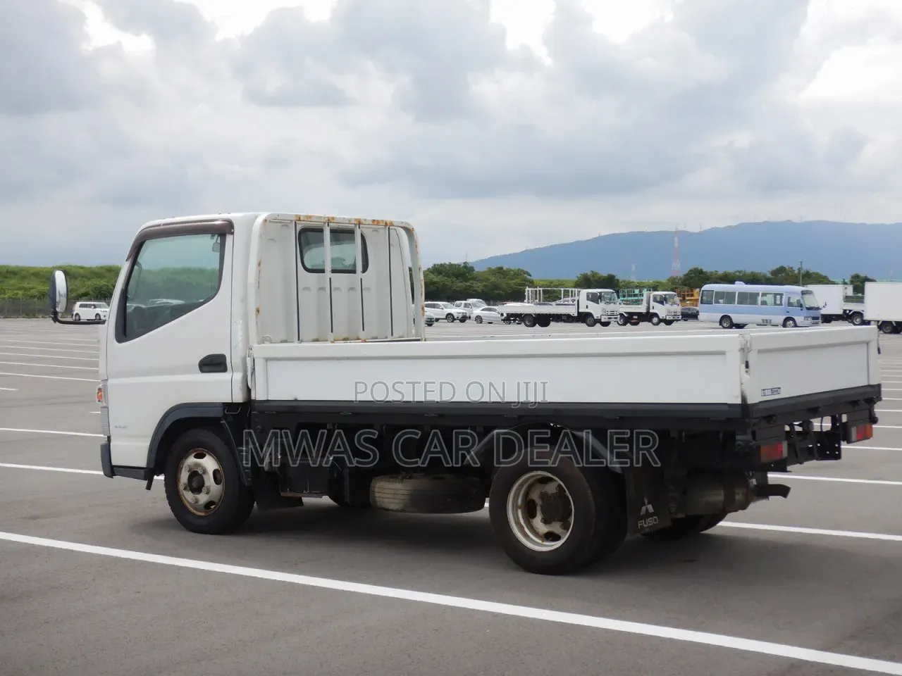 Selling Mitsubishi Canter 2014 to Be Registered to New Number Plate