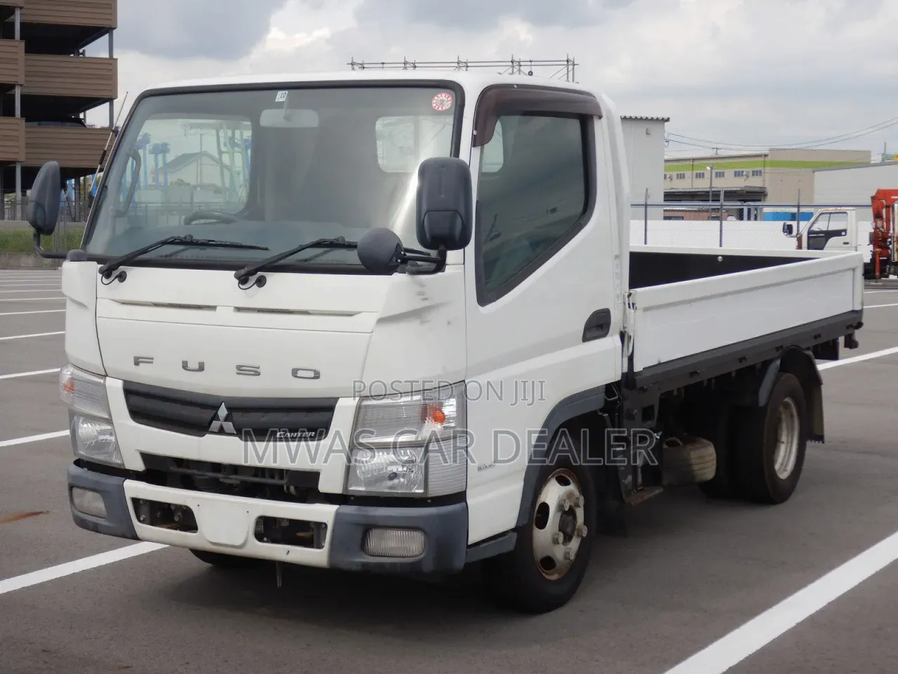 Selling Mitsubishi Canter 2014 to Be Registered to New Number Plate