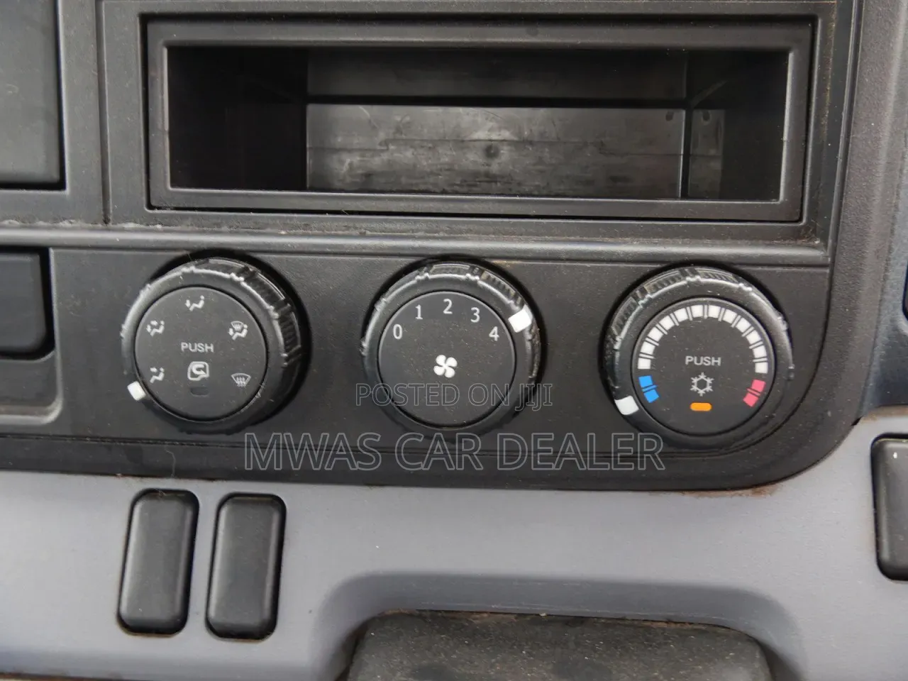 Selling Mitsubishi Canter 2014 to Be Registered to New Number Plate