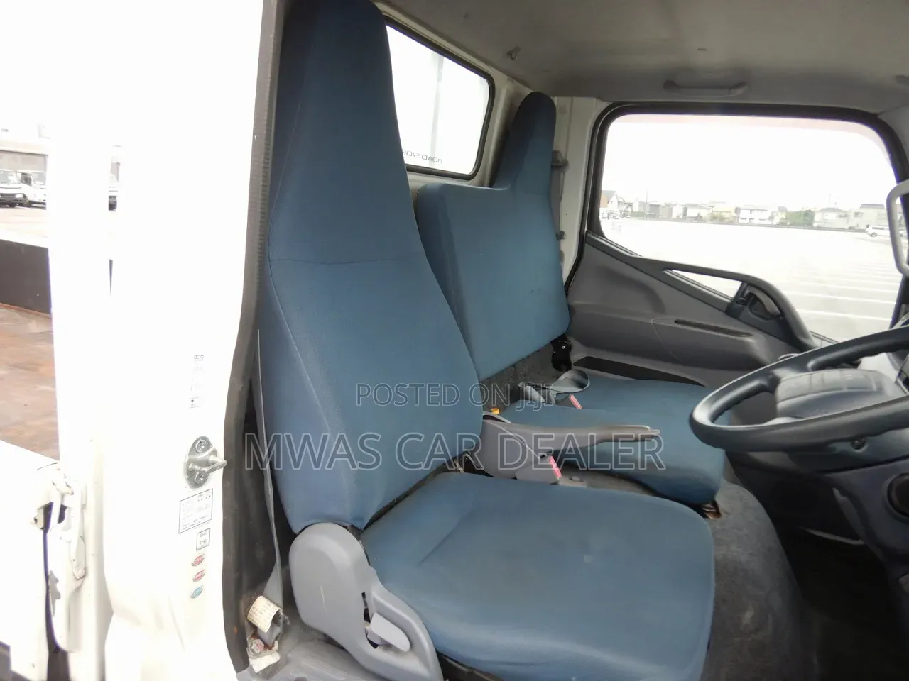 Selling Mitsubishi Canter 2014 to Be Registered to New Number Plate