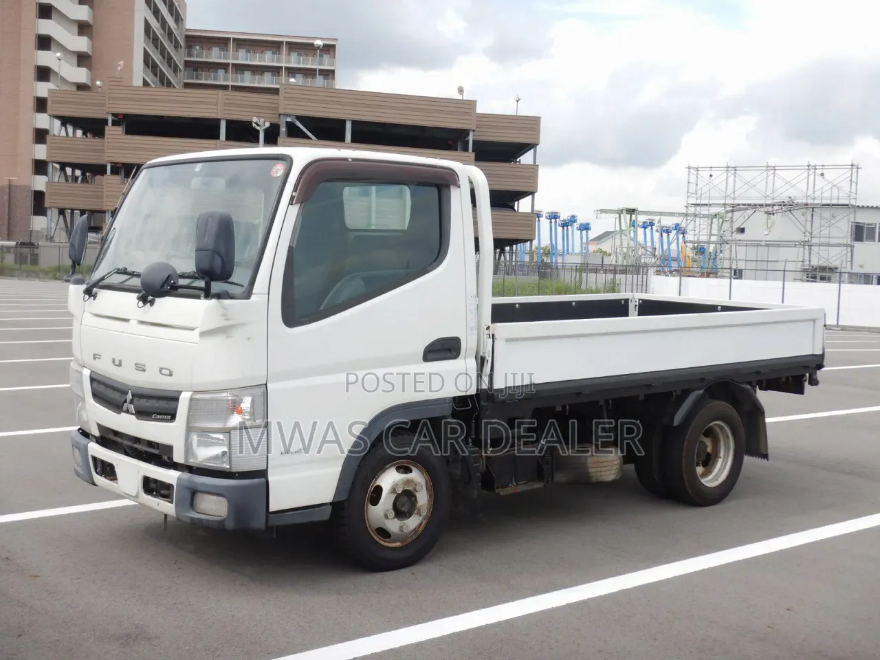 Selling Mitsubishi Canter 2014 to Be Registered to New Number Plate
