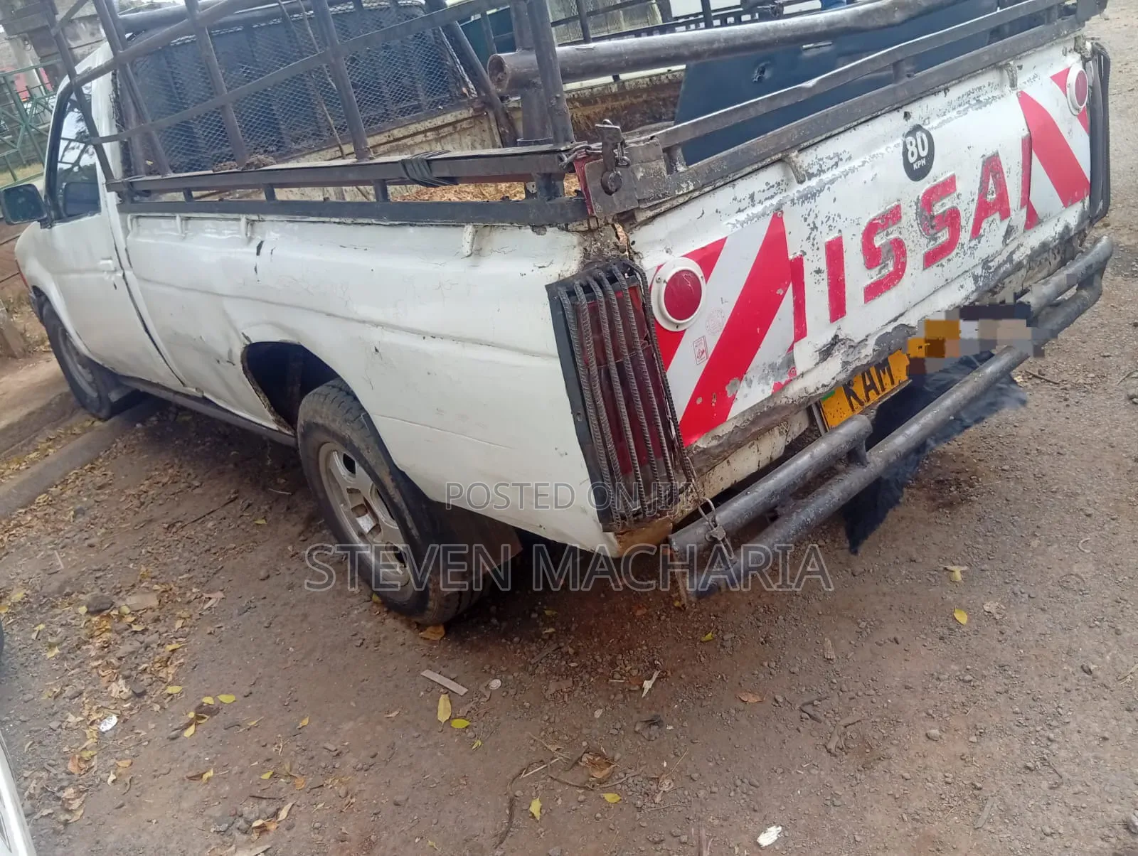 Nissan Pick-Up 2002 White
