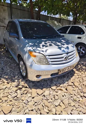 Toyota Vitz 1.5 FWD 5dr 2005 Silver
