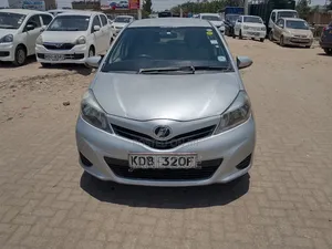 Toyota Vitz 2013 Silver