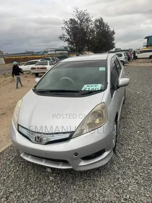 Honda Fit Shuttle 1.3 Hybrid 2WD 2012 White