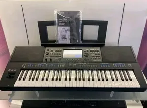 Yamaha PSR-Sx700 61-Key Arranger Workstation Keyboard