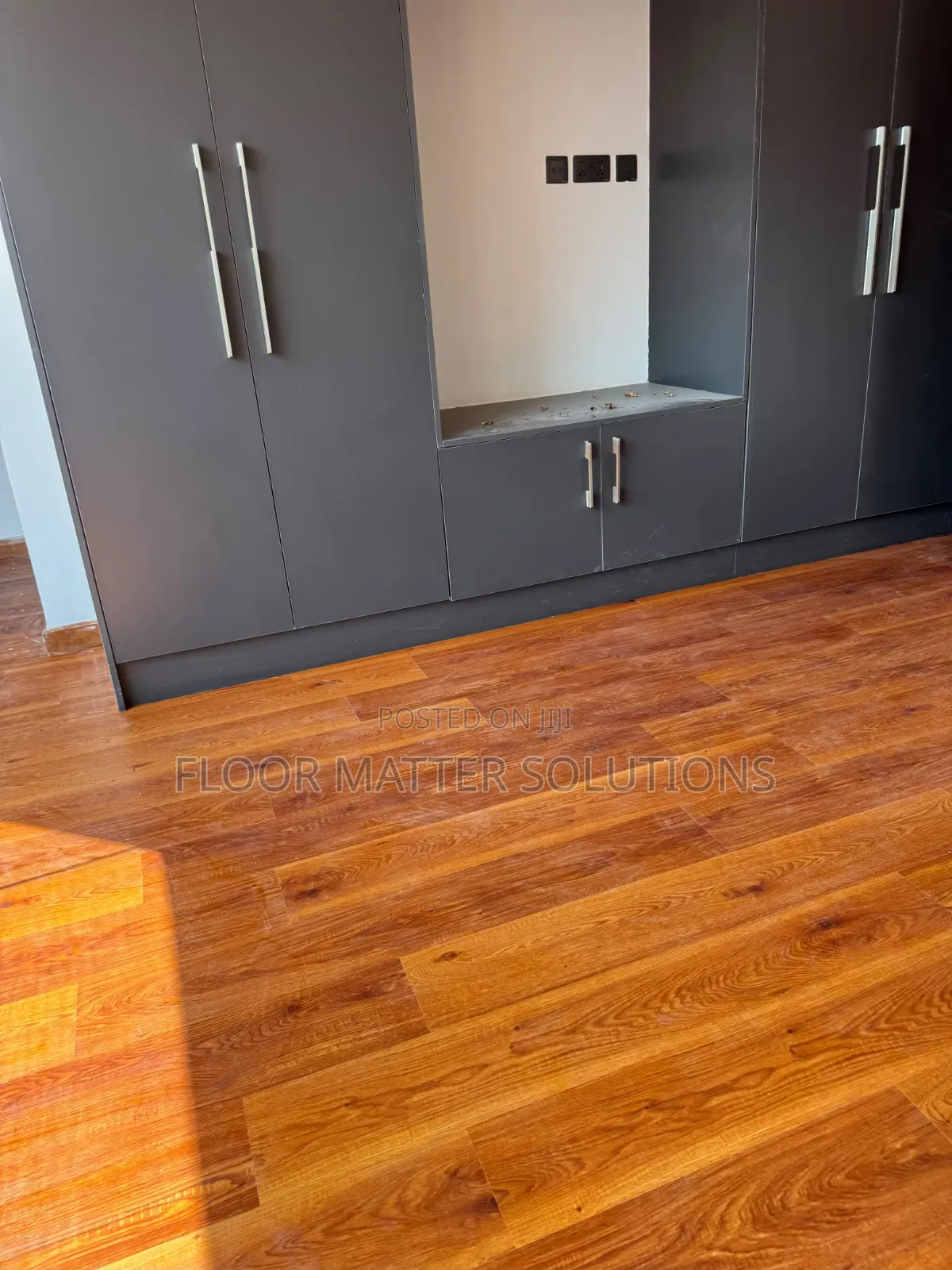 SPC Flooring (Royal Mahogany)