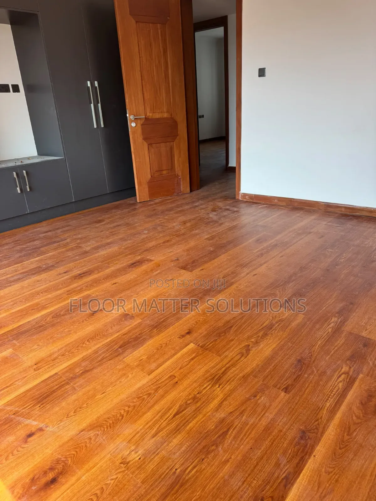 SPC Flooring (Royal Mahogany)