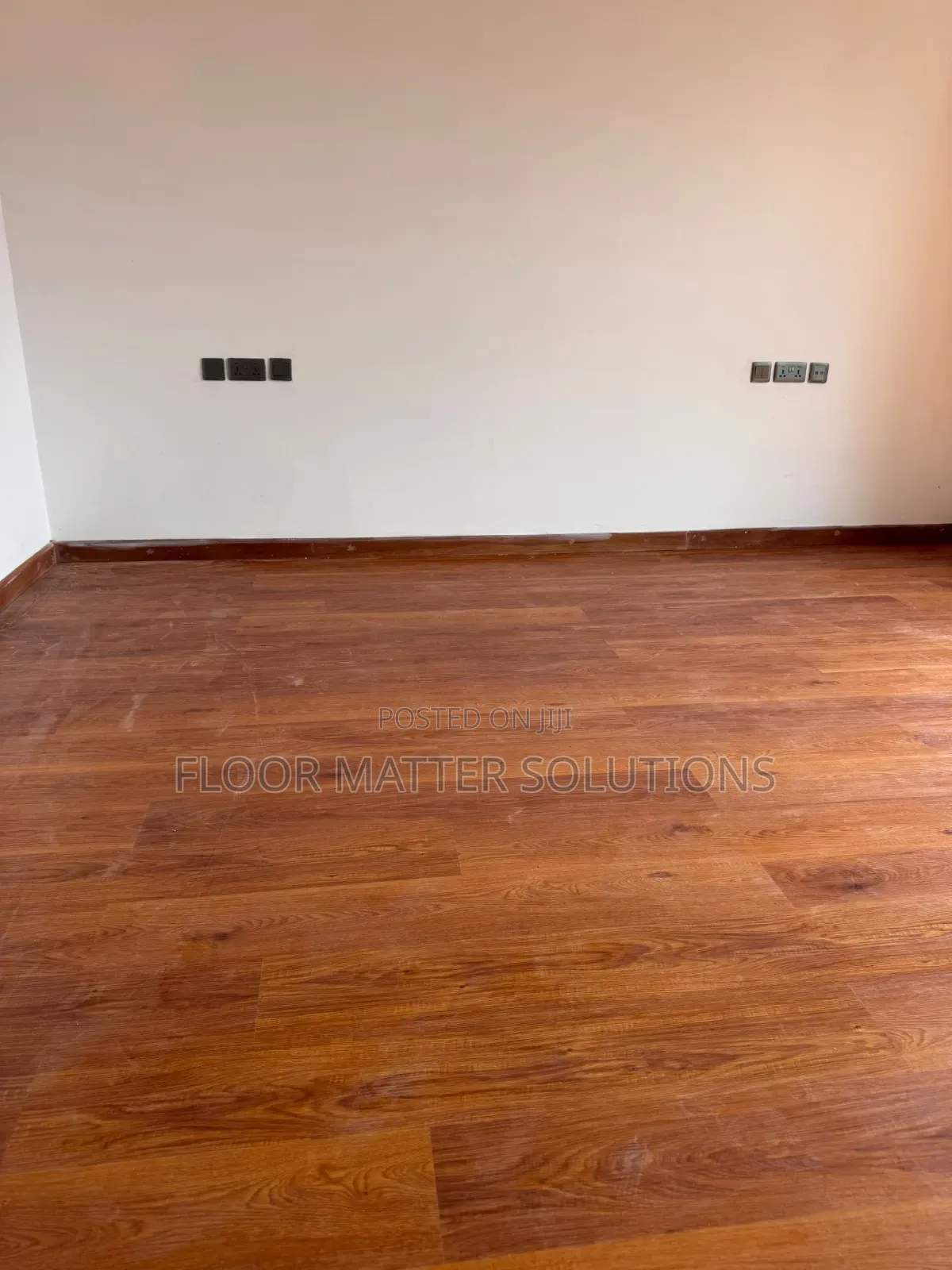 SPC Flooring (Royal Mahogany)
