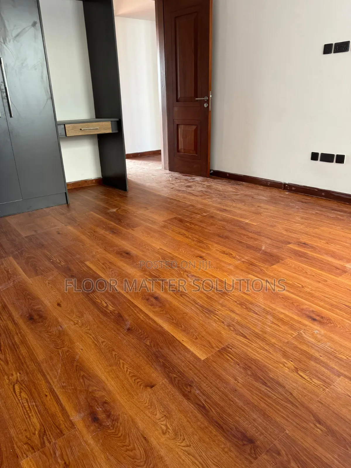 SPC Flooring (Royal Mahogany)