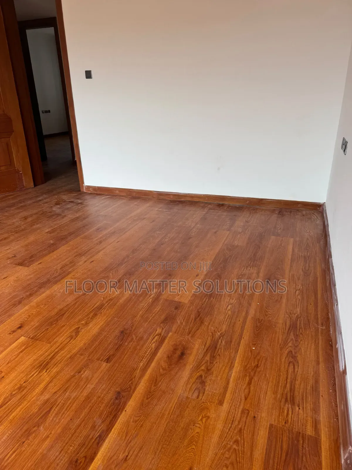 SPC Flooring (Royal Mahogany)