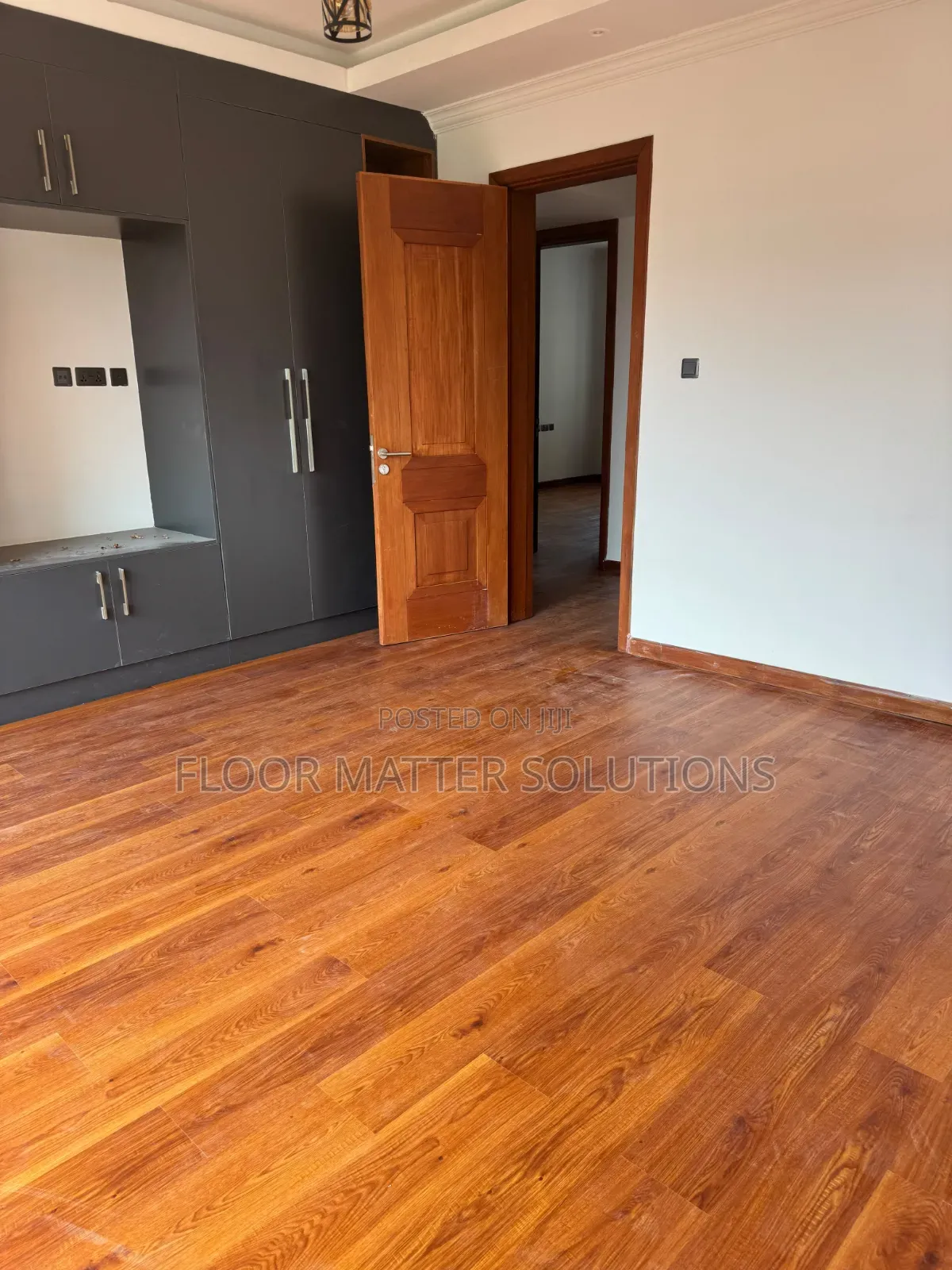 SPC Flooring (Royal Mahogany)