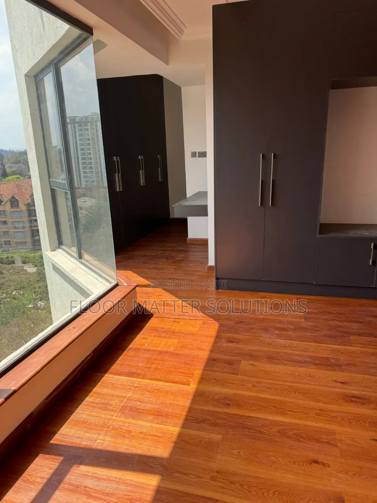 SPC Flooring (Royal Mahogany)