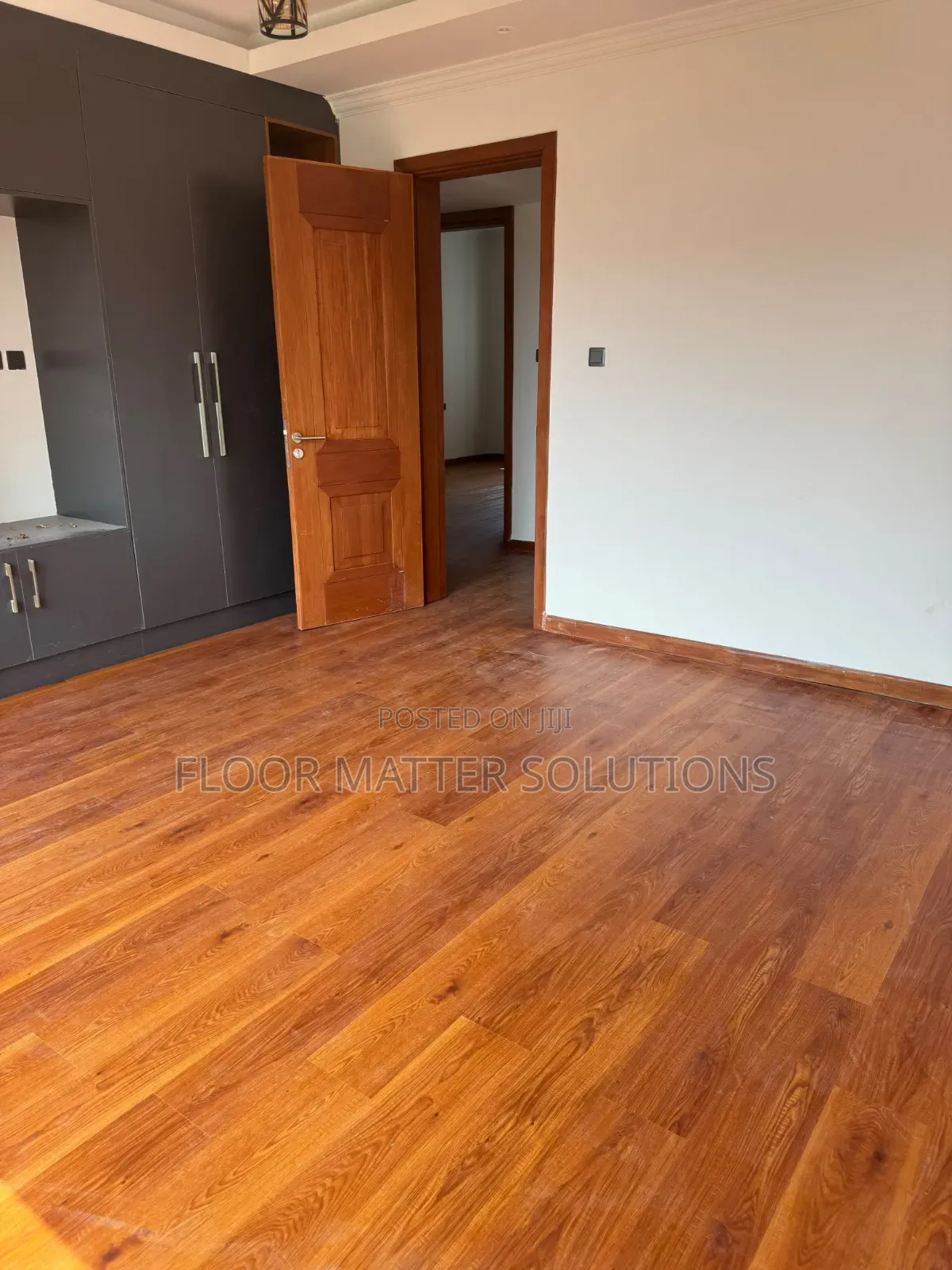 SPC Flooring (Royal Mahogany)